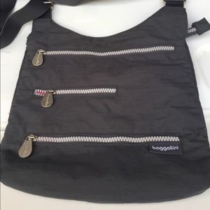 BAGGALLINI GRAY PURSE
